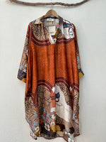 Carregar imagem no visualizador da galeria, Vestido tunisina c/ seda MADISON
