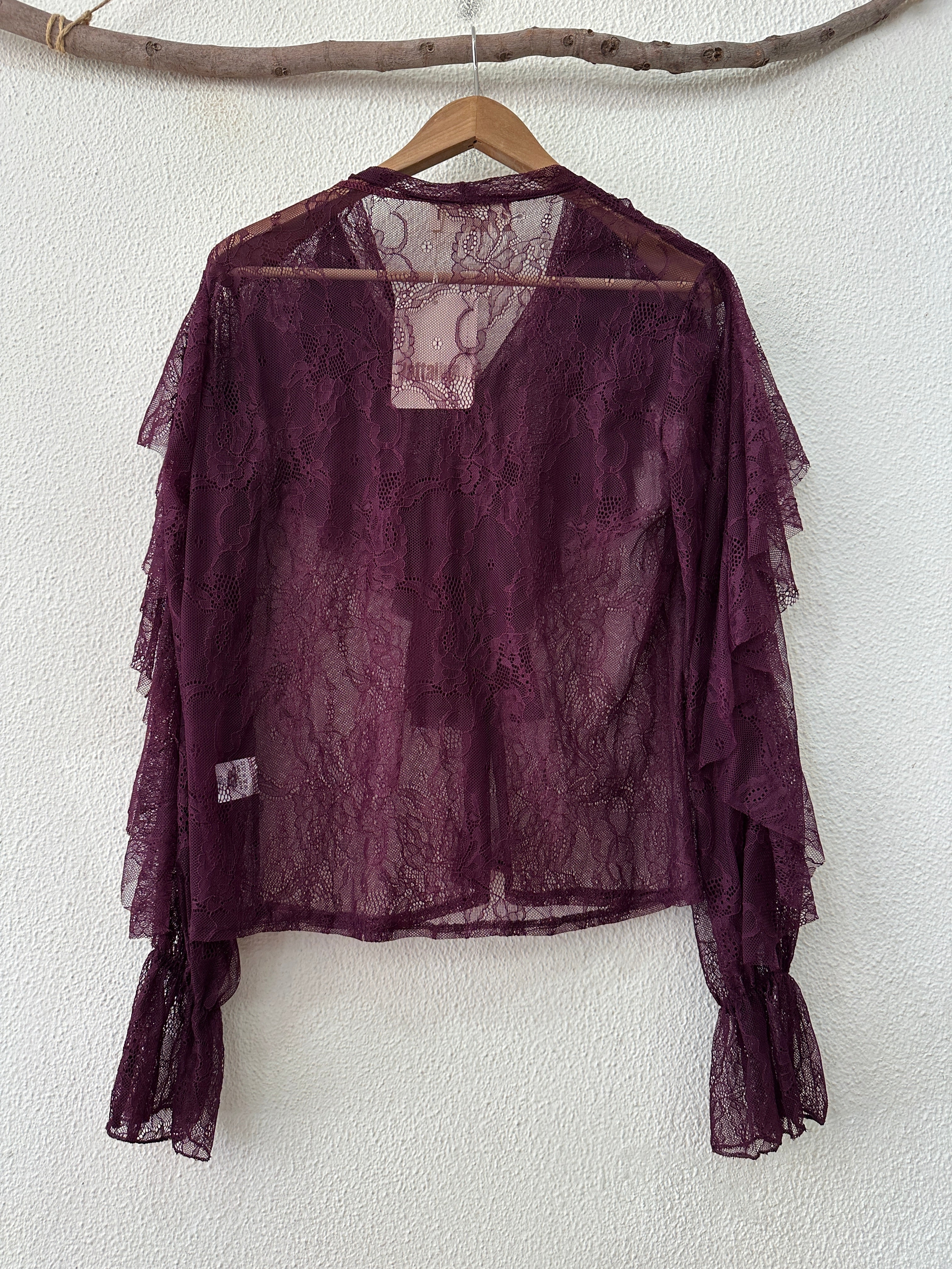 Camisa em renda c/ folhos MARGARETTE