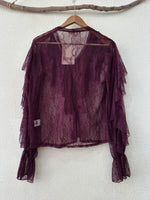 Load image in the gallery viewer,Camisa em renda c/ folhos MARGARETTE
