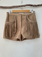 Load image in the gallery viewer,Calções efeito suede c/ franjas SAHARA
