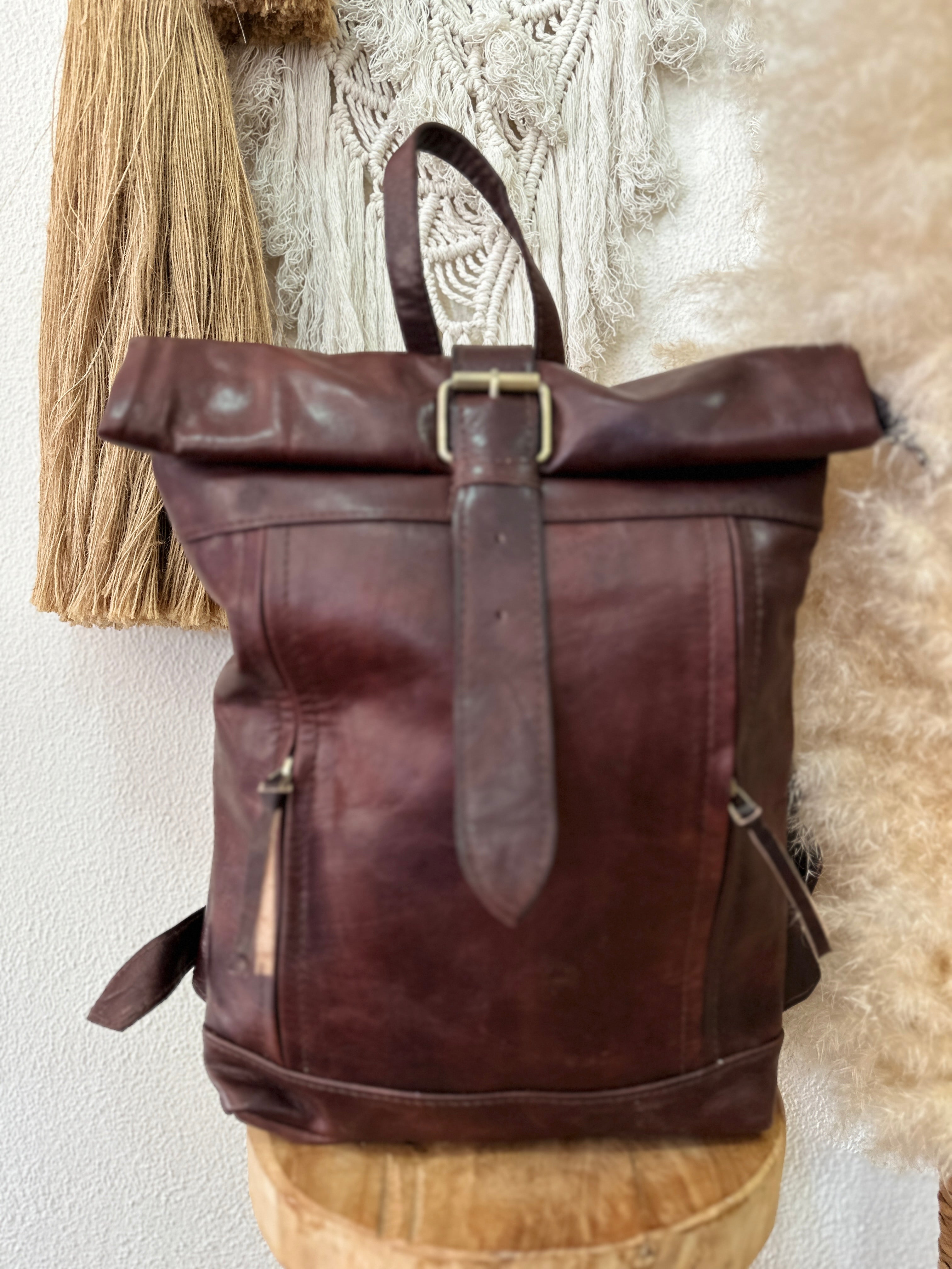 Mochila em pele c/ bolsos exteriores MEMPHIS