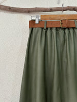 Load image in the gallery viewer,Saia em ecopele c/cinto RUTH
