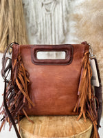 Load image in the gallery viewer,Mala em pele c/ tachas e franjas CAROLINE
