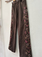 Load image in the gallery viewer,Calças de sarja bordadas SIENNA
