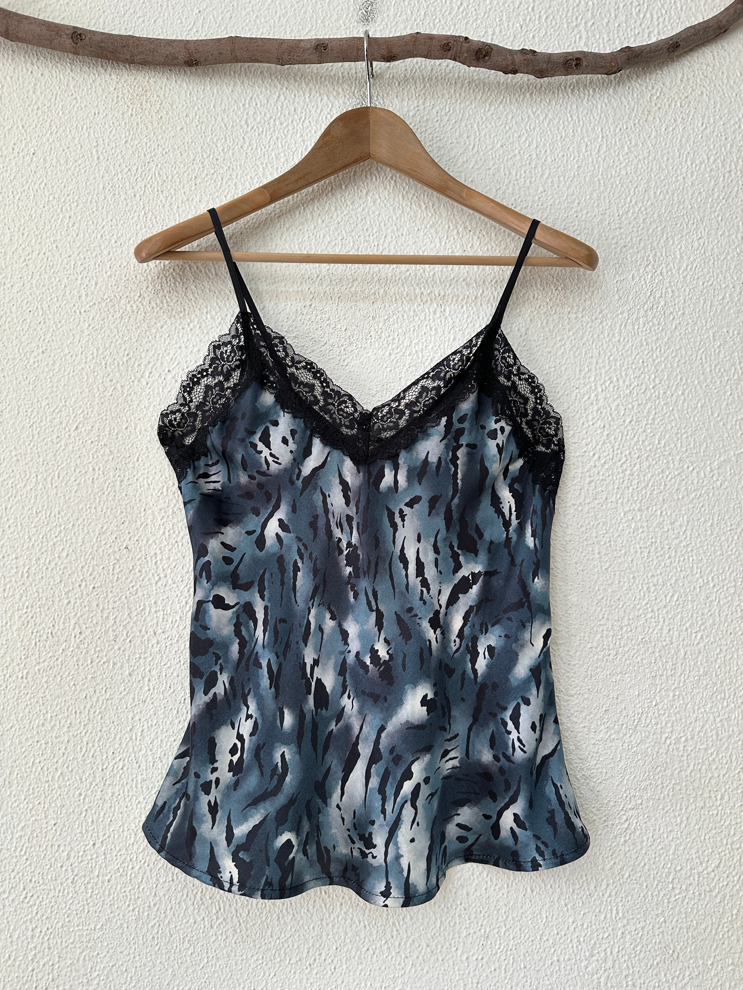 Top acetinado c/ renda ARCTIC