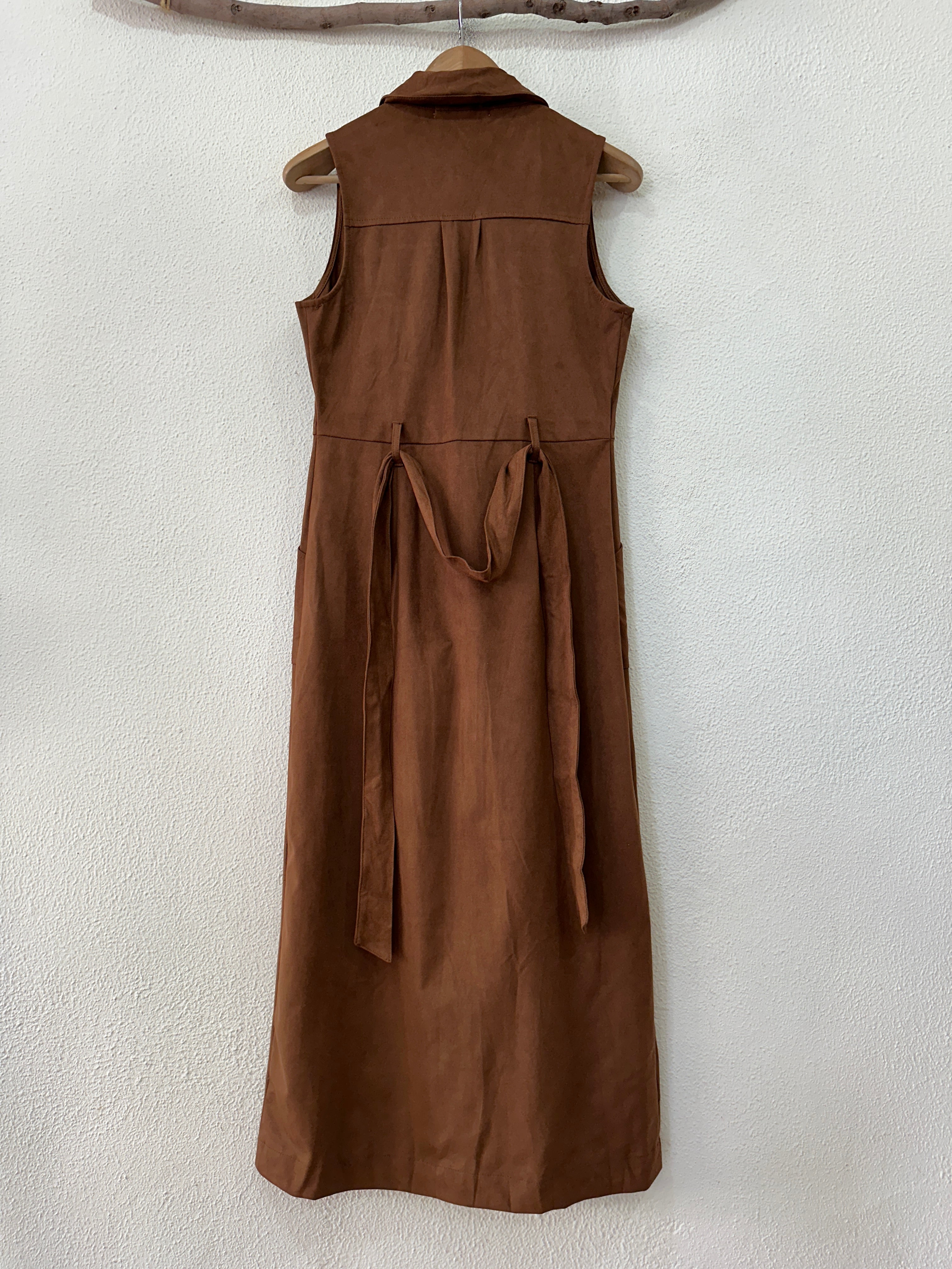 Vestido em camurça estilo cargo SHELBY