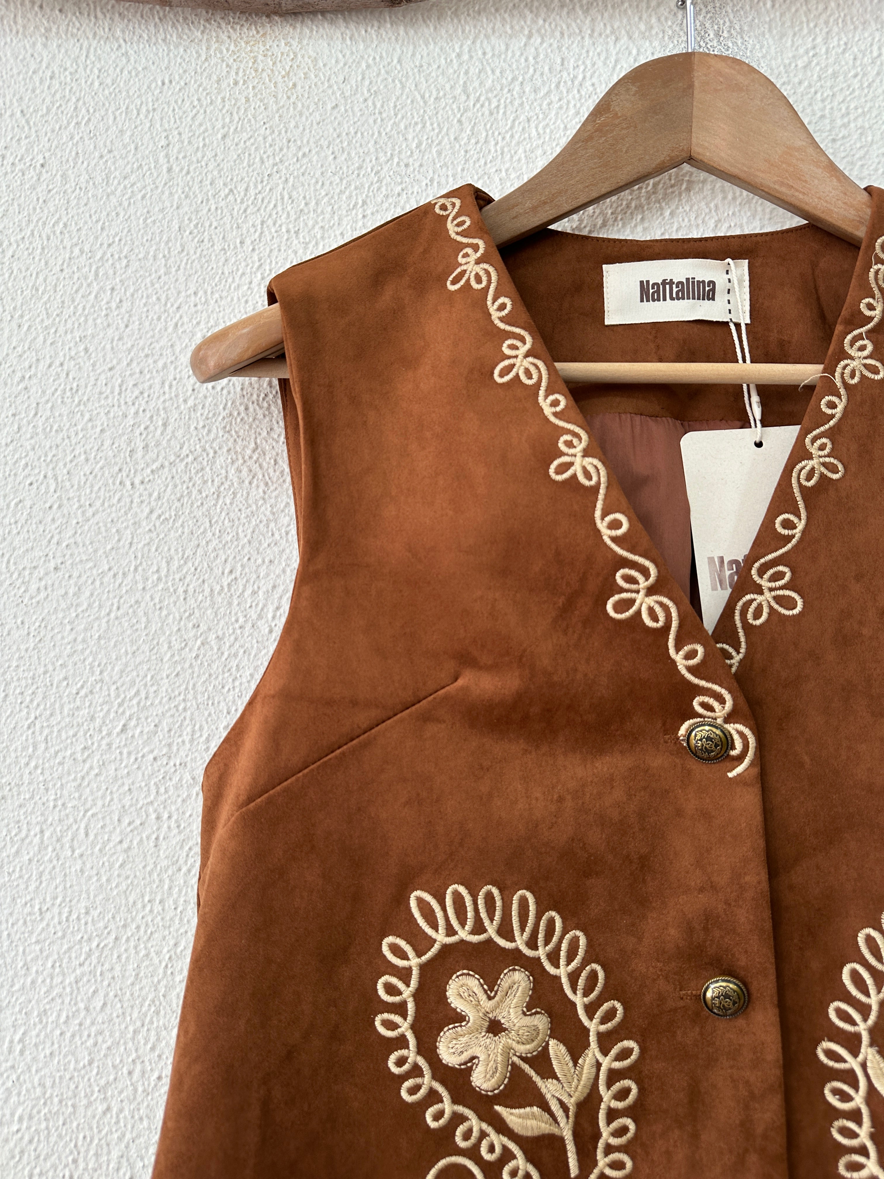 Colete efeito suede bordado WENDY