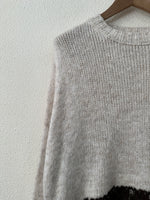 Load image in the gallery viewer,Camisola de malha assimétrica c/ renda CHEESECAKE
