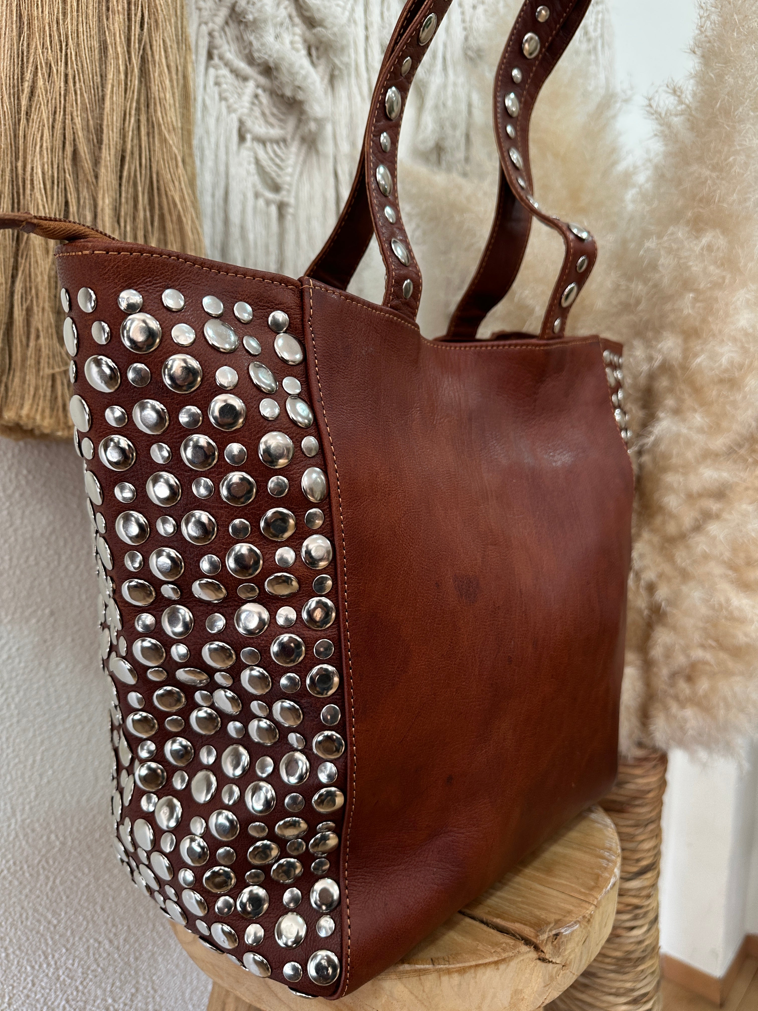 Mala em pele c/tachas SHUKRAM