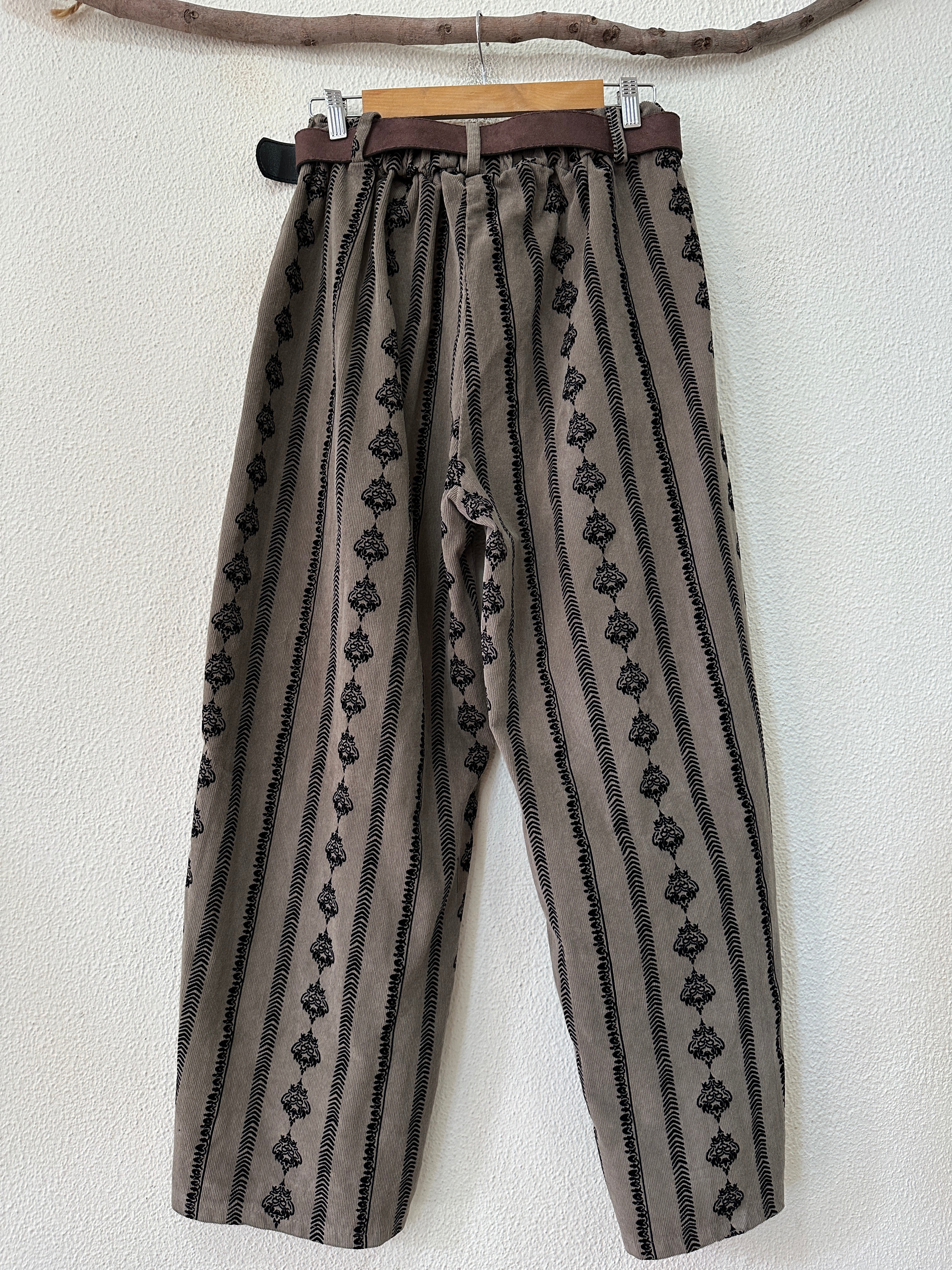 Calças em microbombazina bordadas CAMILLE