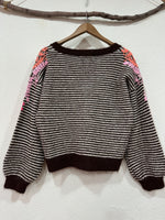 Load image in the gallery viewer,Camisola de malha c/ bordados PEONY
