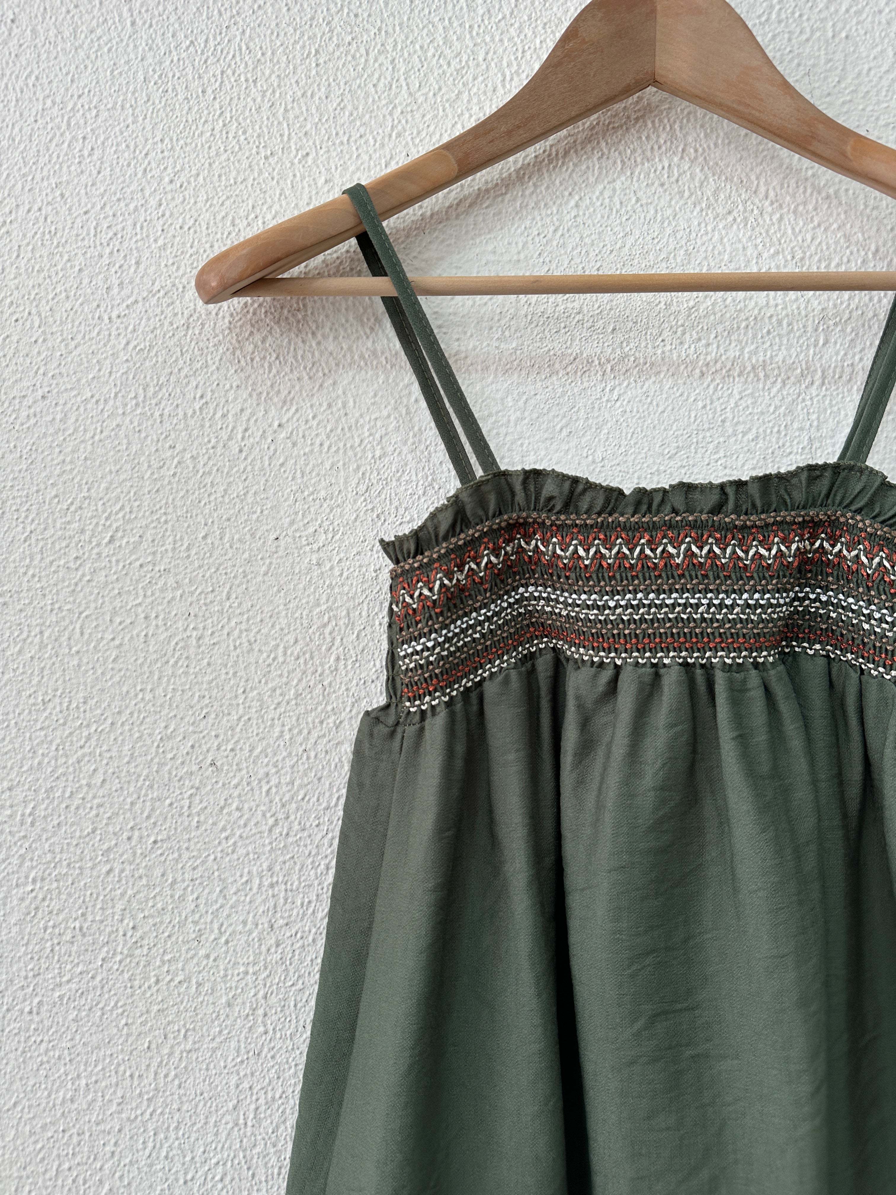 Top c/ elástico e bordados CAIRO