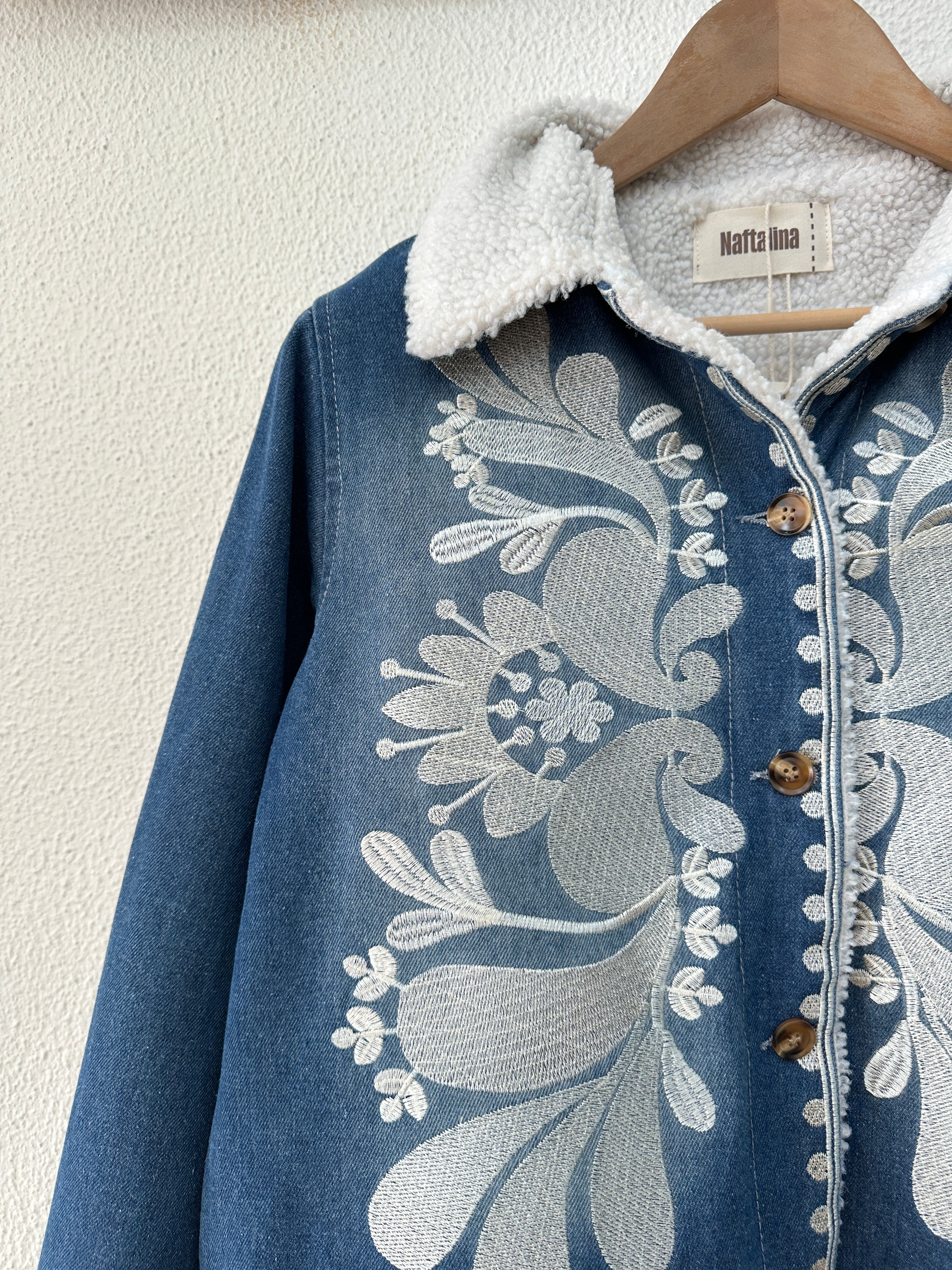 Blusão denim bordado c/ forro polar ÉLISE