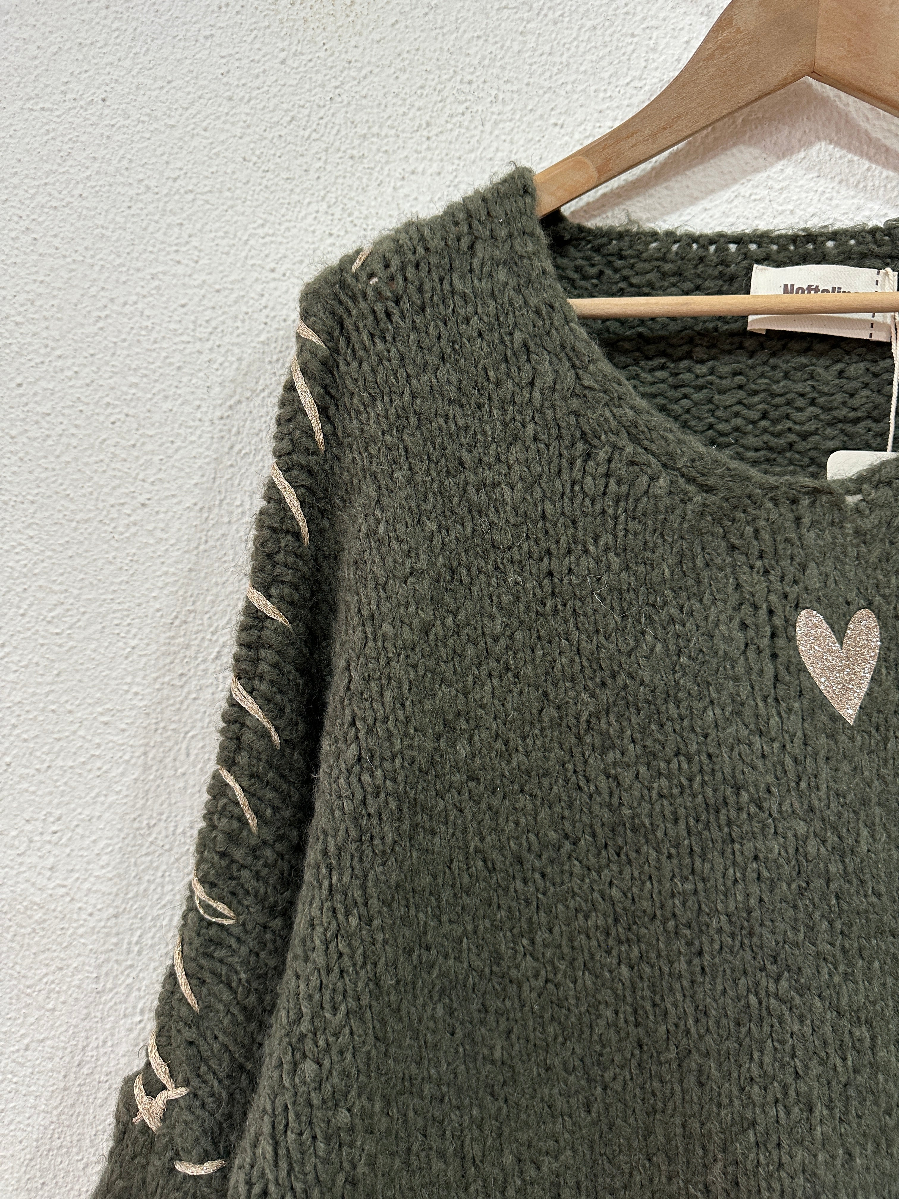 Camisola de malha c/ aplicação e presponto dourado SPARKLE