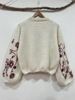 Carregar imagem no visualizador da galeria, Camisola de malha bordada ANASTACIA
