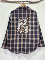 Load image in the gallery viewer,Camisa em flanela bordada KENAI

