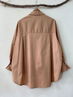 Load image in the gallery viewer,Camisa oversize c/ pregadeiras amovíveis SURYA
