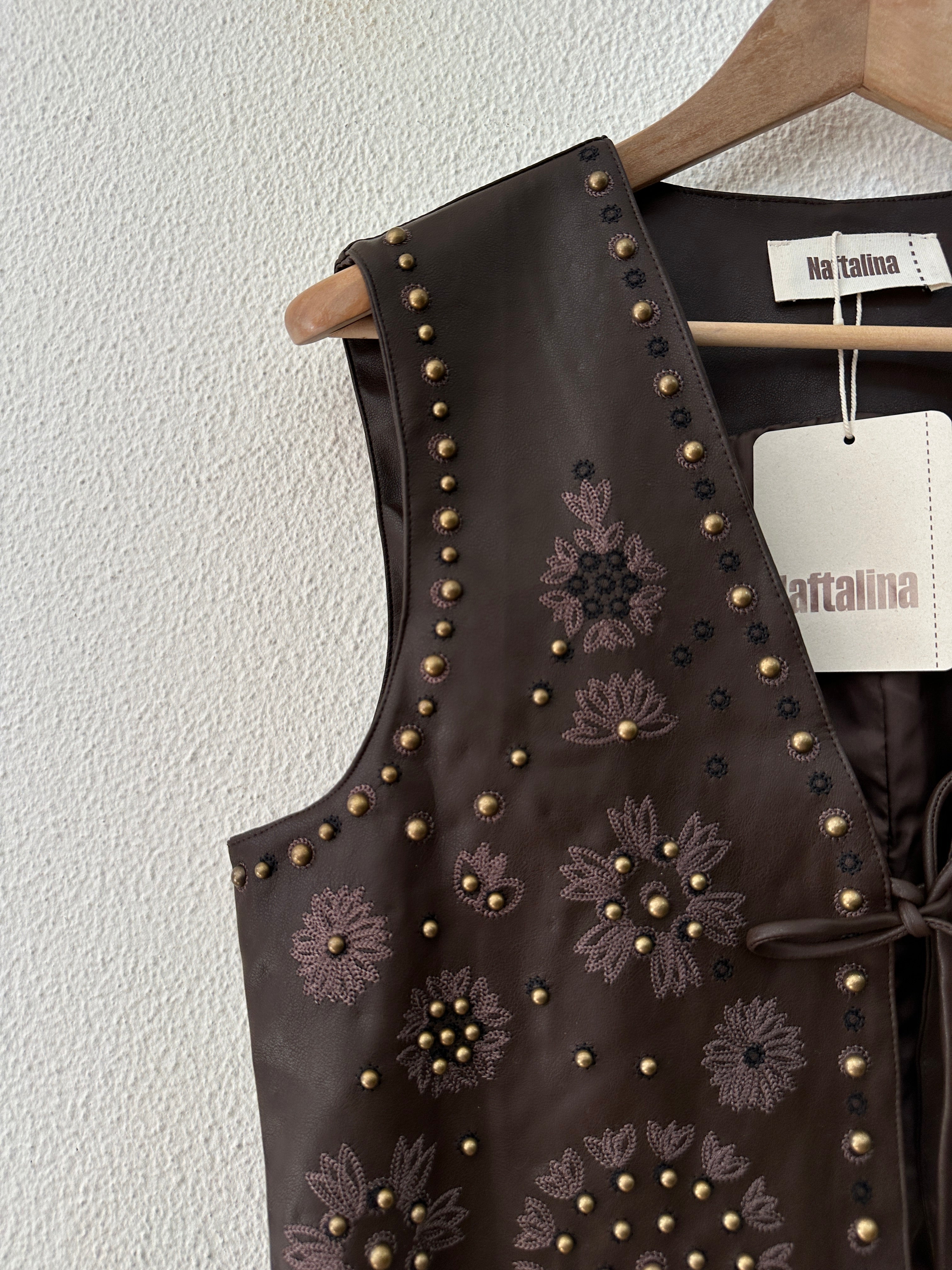 Colete em ecopele bordado WOODSTOCK