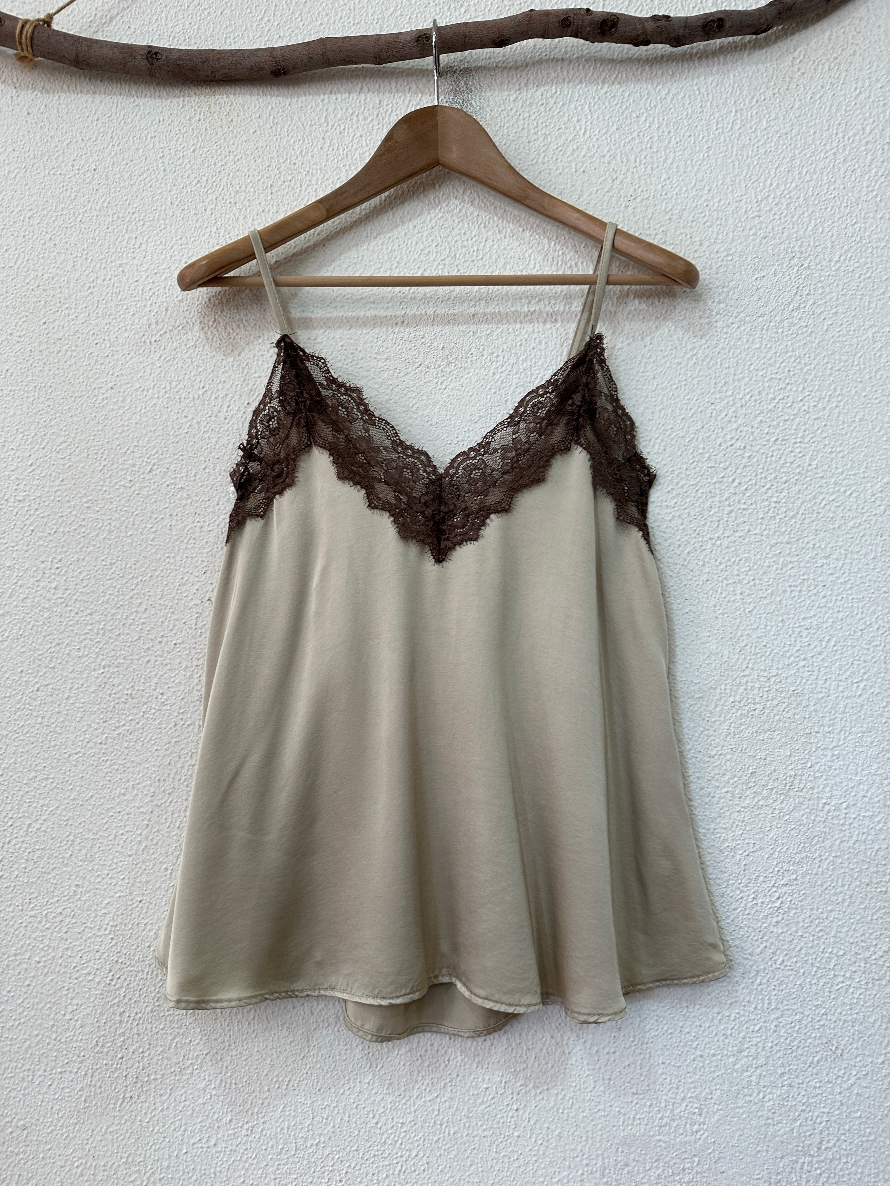 Top de cetim c/ renda SOPHISTICATED