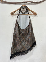 Carregar imagem no visualizador da galeria, Top assimétrico em malha c/ decote halter e renda MEREDITH
