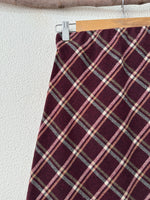 Load image in the gallery viewer,Saia em flanela assimétrica c/ renda YOHANNA
