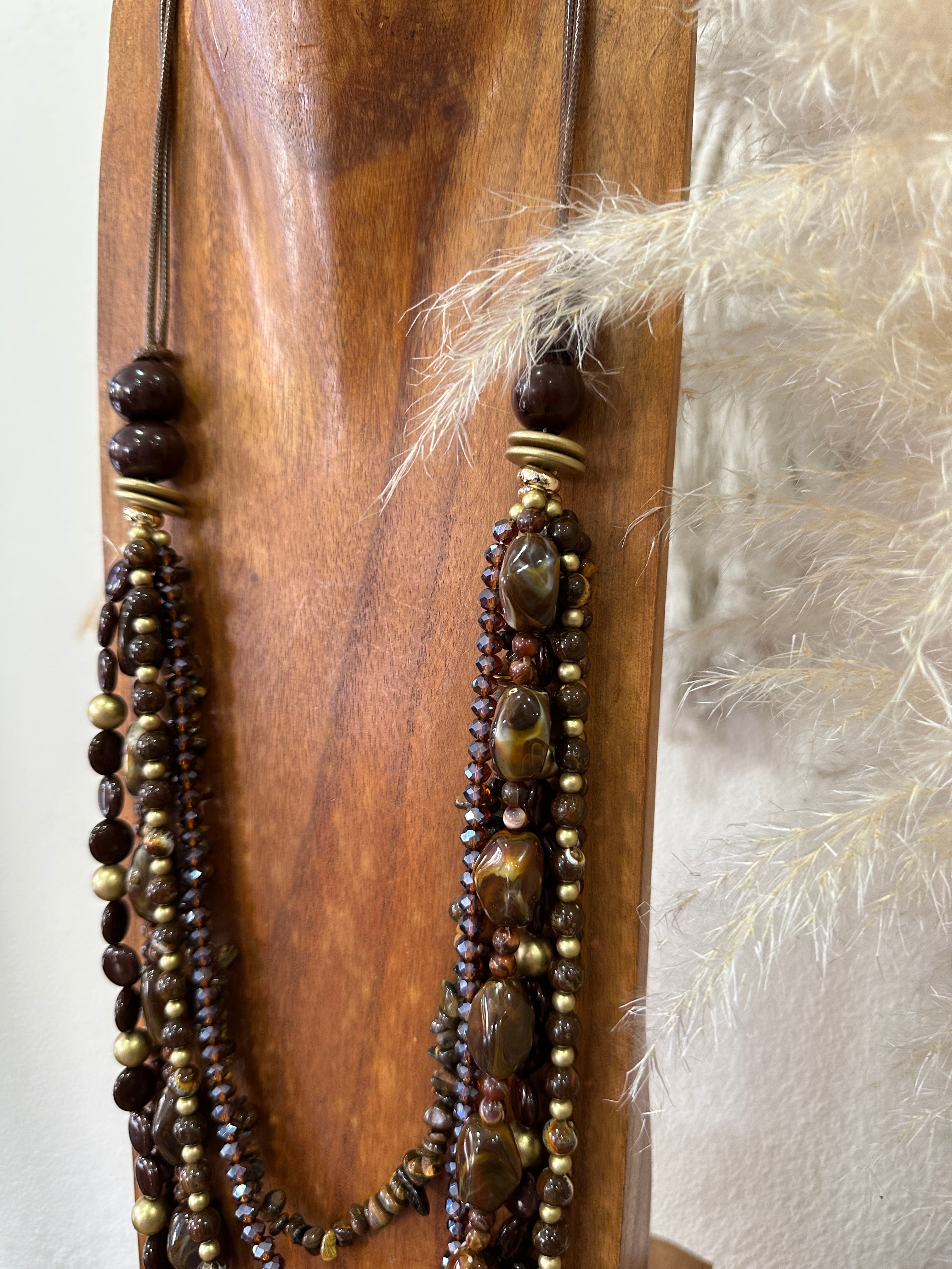 Colar multivoltas MEGG