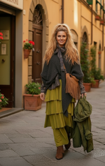 Load image in the gallery viewer,Camisola de malha oversise assimétrica YOLANDA
