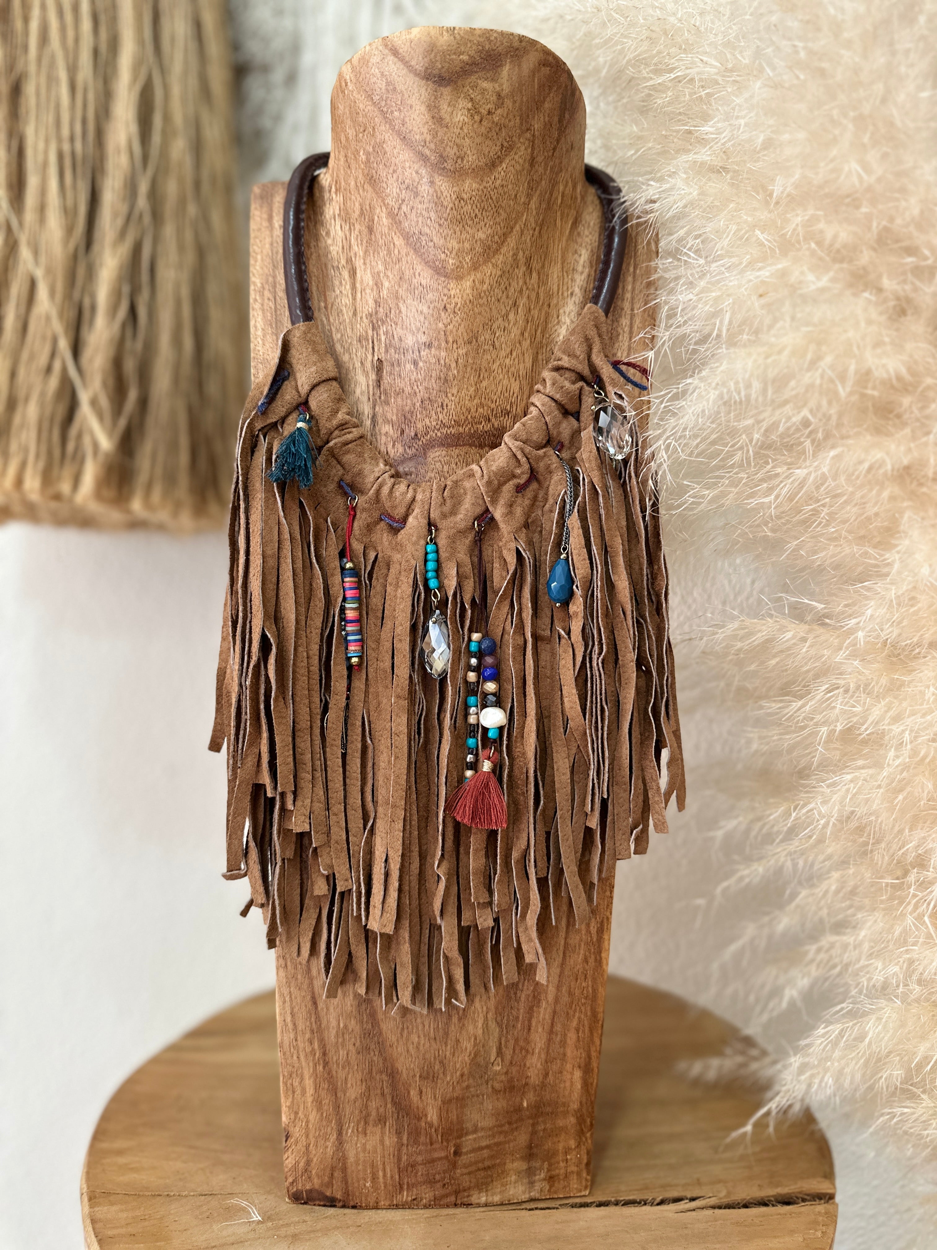 Colar curto em camurça SIERRA