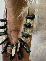 Load image in the gallery viewer,Colar curto REYNA
