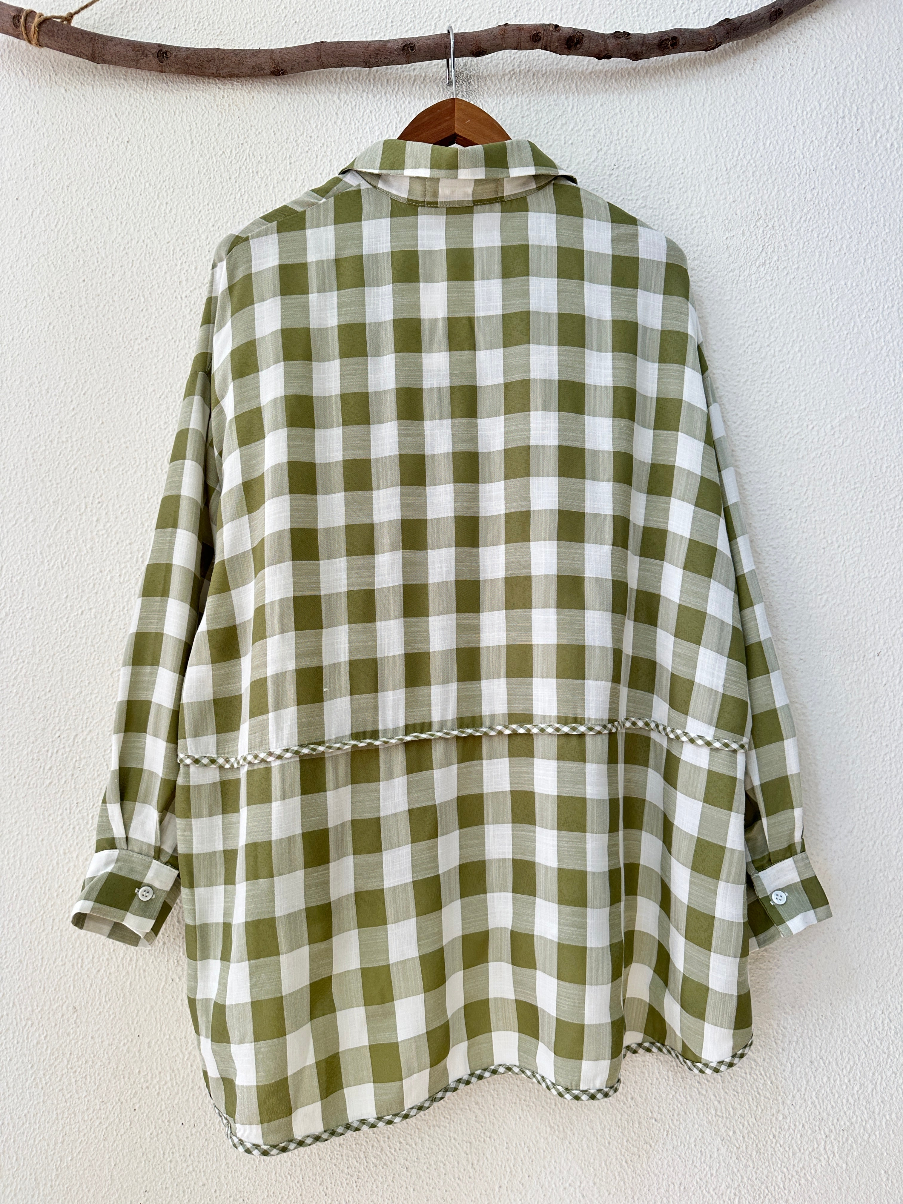 Camisa oversize c/aplicações GUACHE