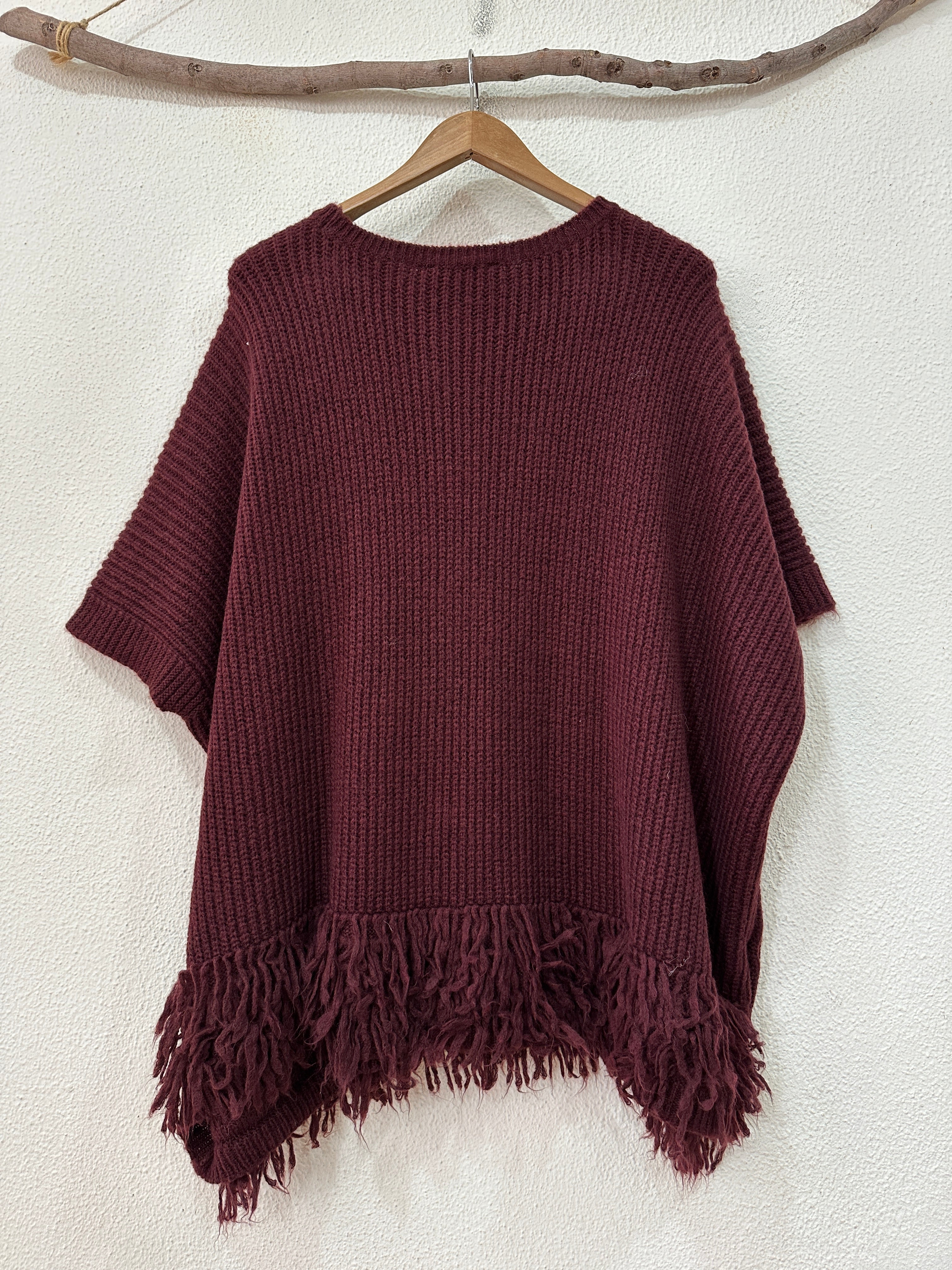 Poncho em malha c/franjas CALÍOPE