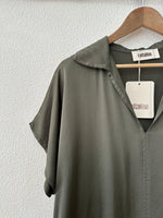 Load image in the gallery viewer,Túnica oversize acetinada BRITNEY
