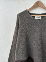 Carregar imagem no visualizador da galeria, Camisola de malha assimétrica c/renda CATHERINE
