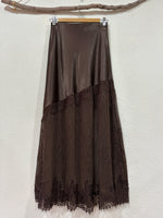 Carregar imagem no visualizador da galeria, Saia acetinada c/renda NICOLE
