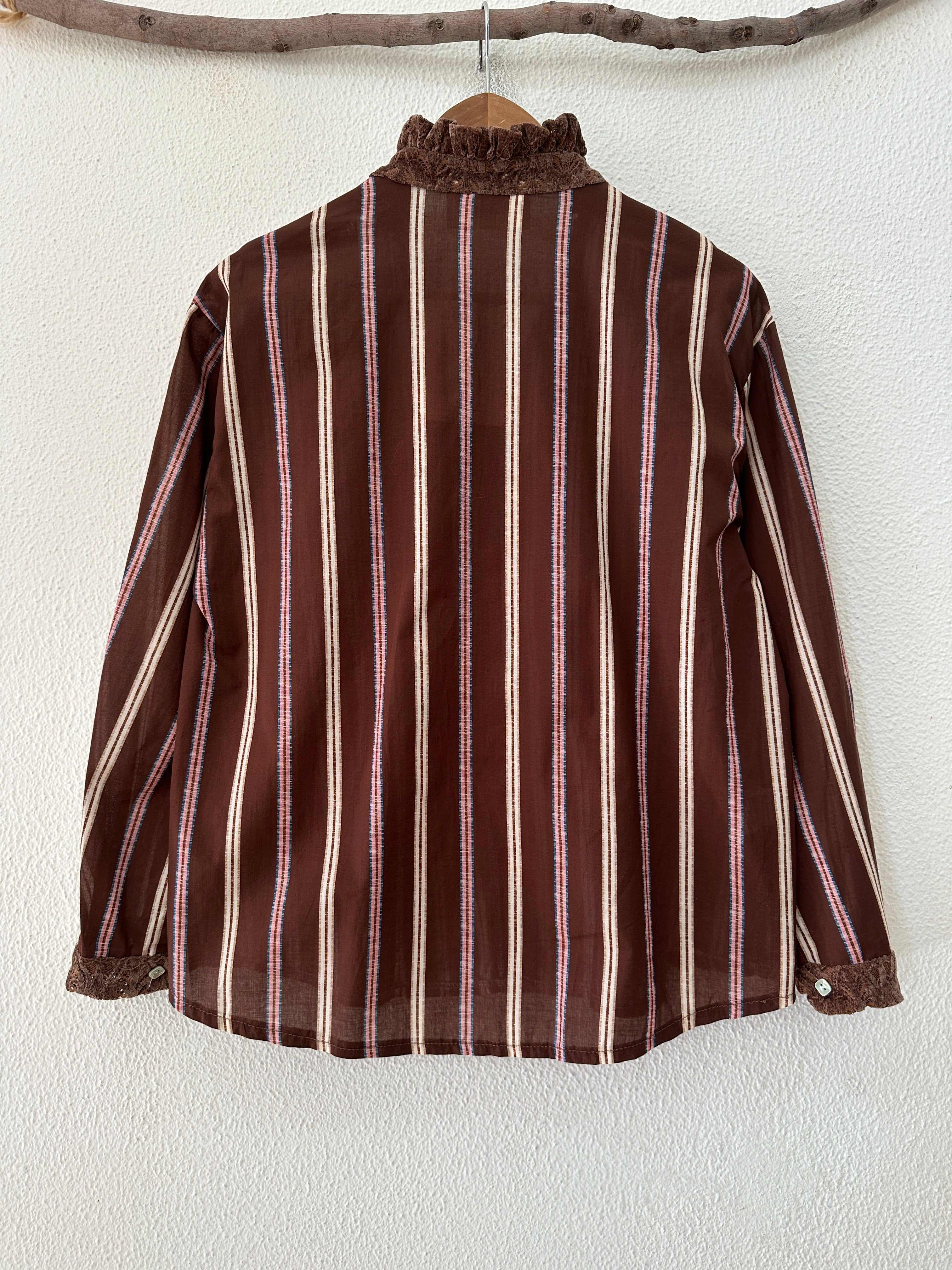 Camisa c/ detalhe de renda aveludada YVETTE