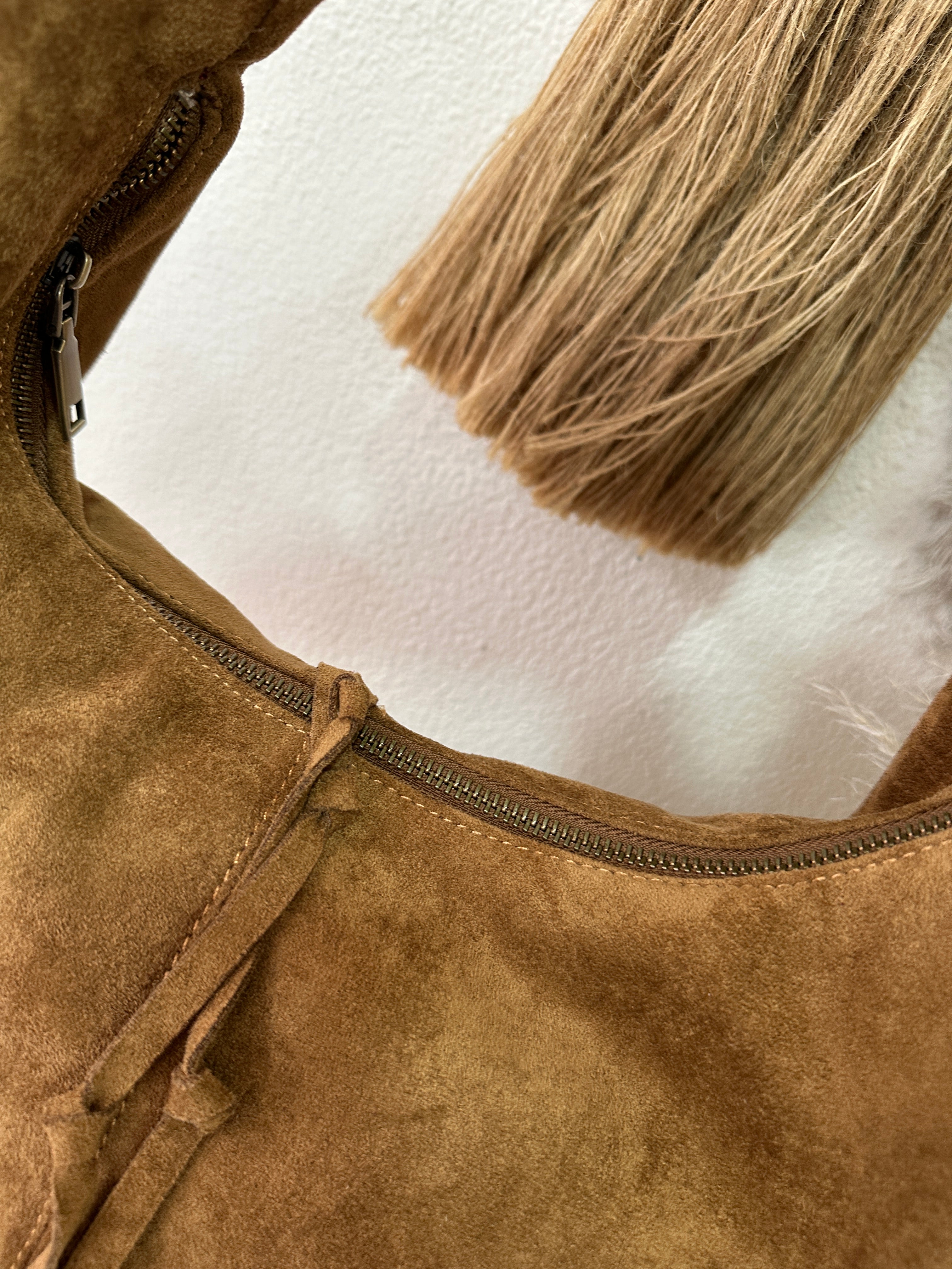 Mala em camurça sintética c/franjas EMERALD