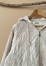 Carregar imagem no visualizador da galeria, Casaco acolchoado c/ bordados GYPSUM
