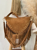 Carregar imagem no visualizador da galeria, Mala em camurça c/tachas e franjas DEBBIE
