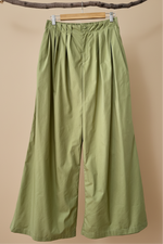 Load image in the gallery viewer,Pantalonas c/ pregas POTTERY
