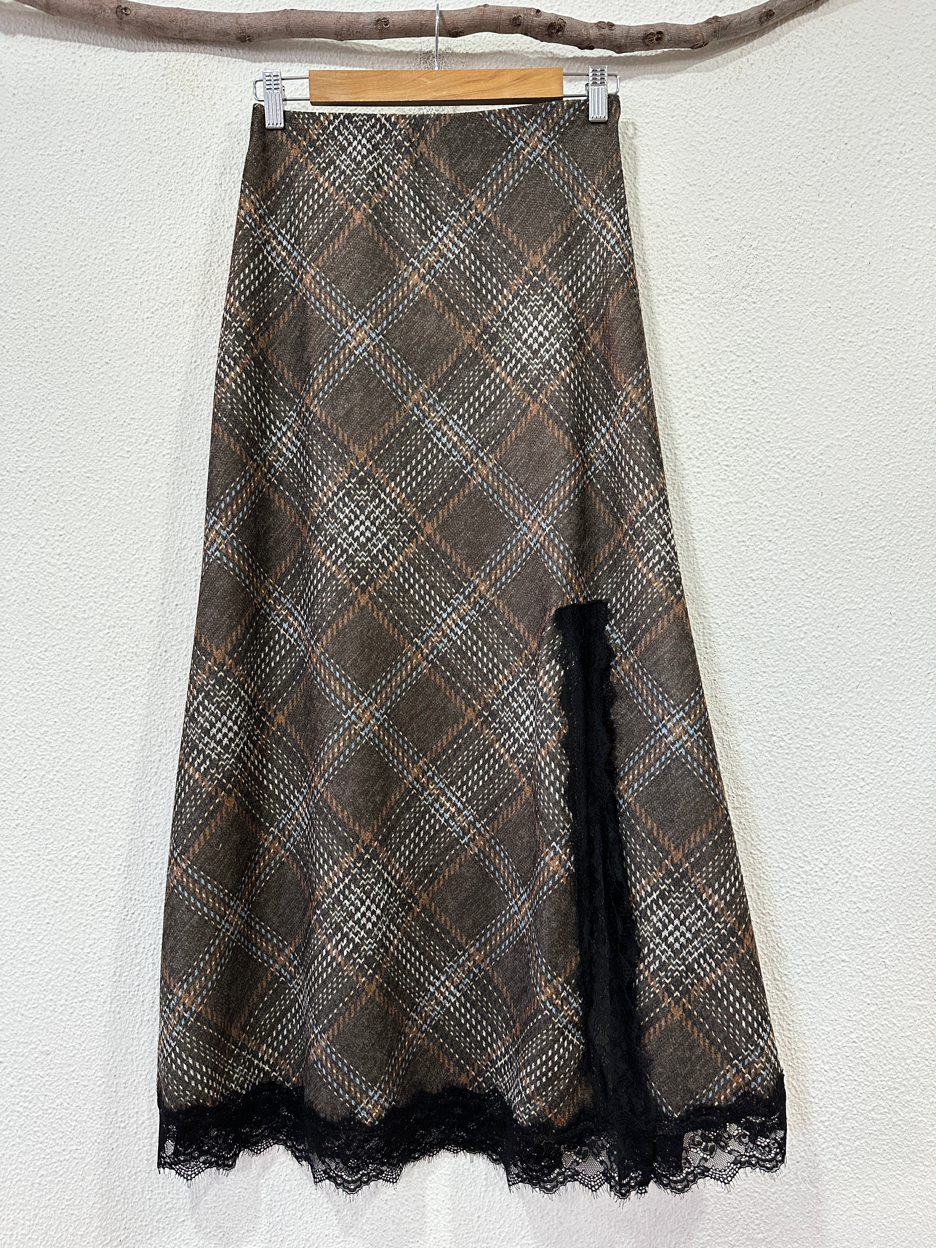 Saia evasê em malha c/ recorte e renda MEREDITH