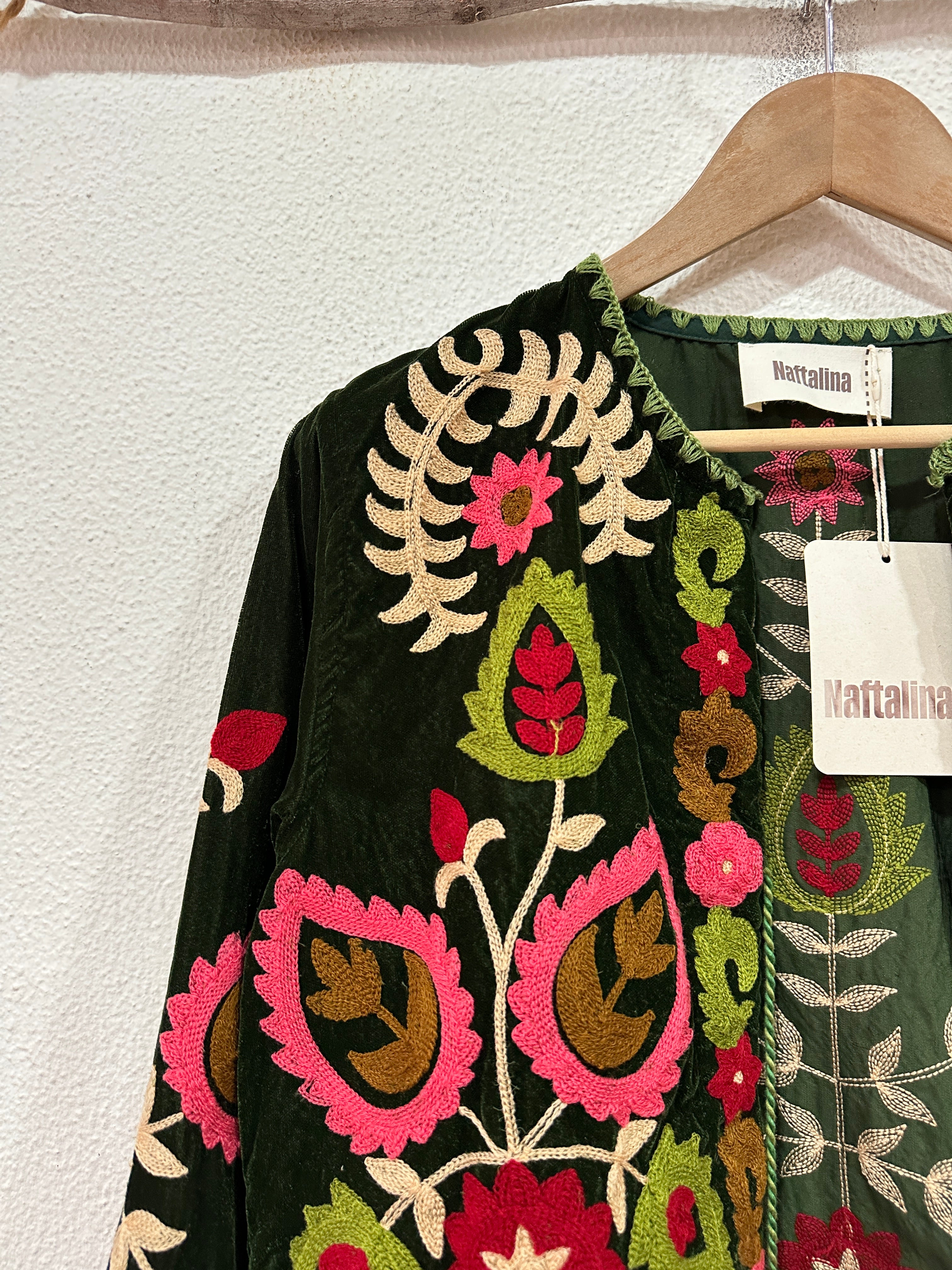 Casaco curto em veludo bordado GAYATRI