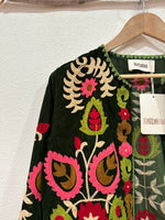 Load image in the gallery viewer,Casaco curto em veludo bordado GAYATRI
