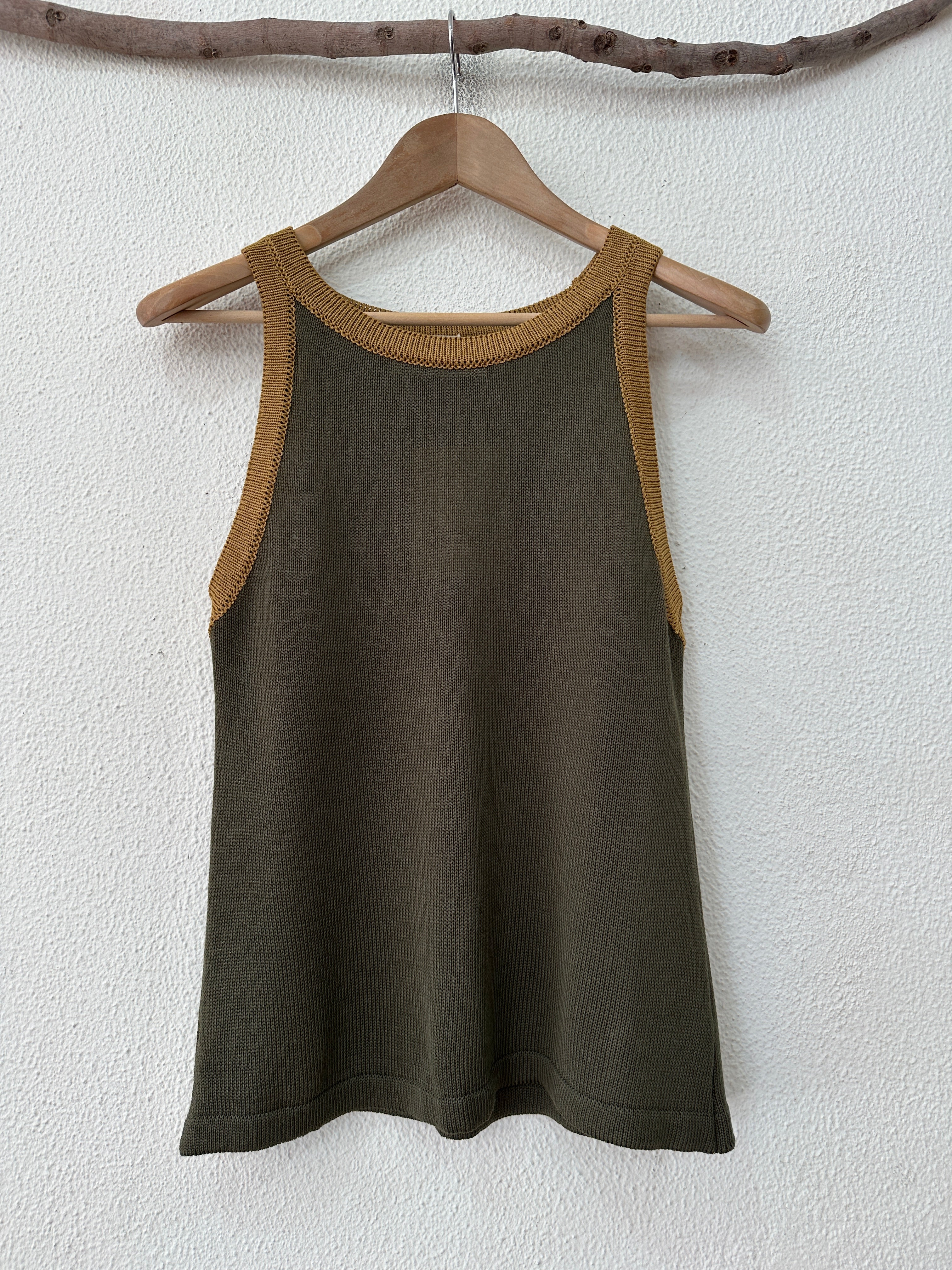 Top de malha em contraste EVIE