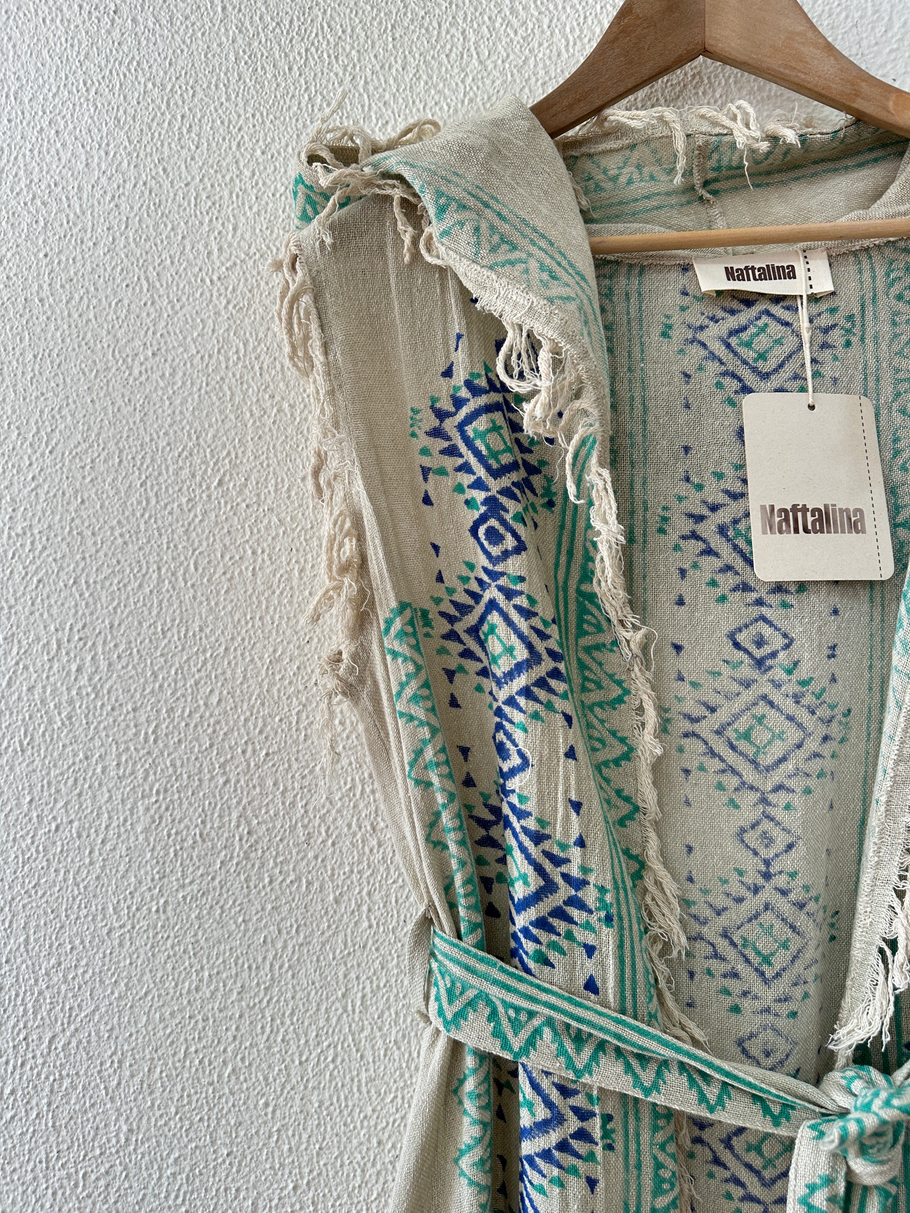 Colete em algodão rústico c/ capuz SATI