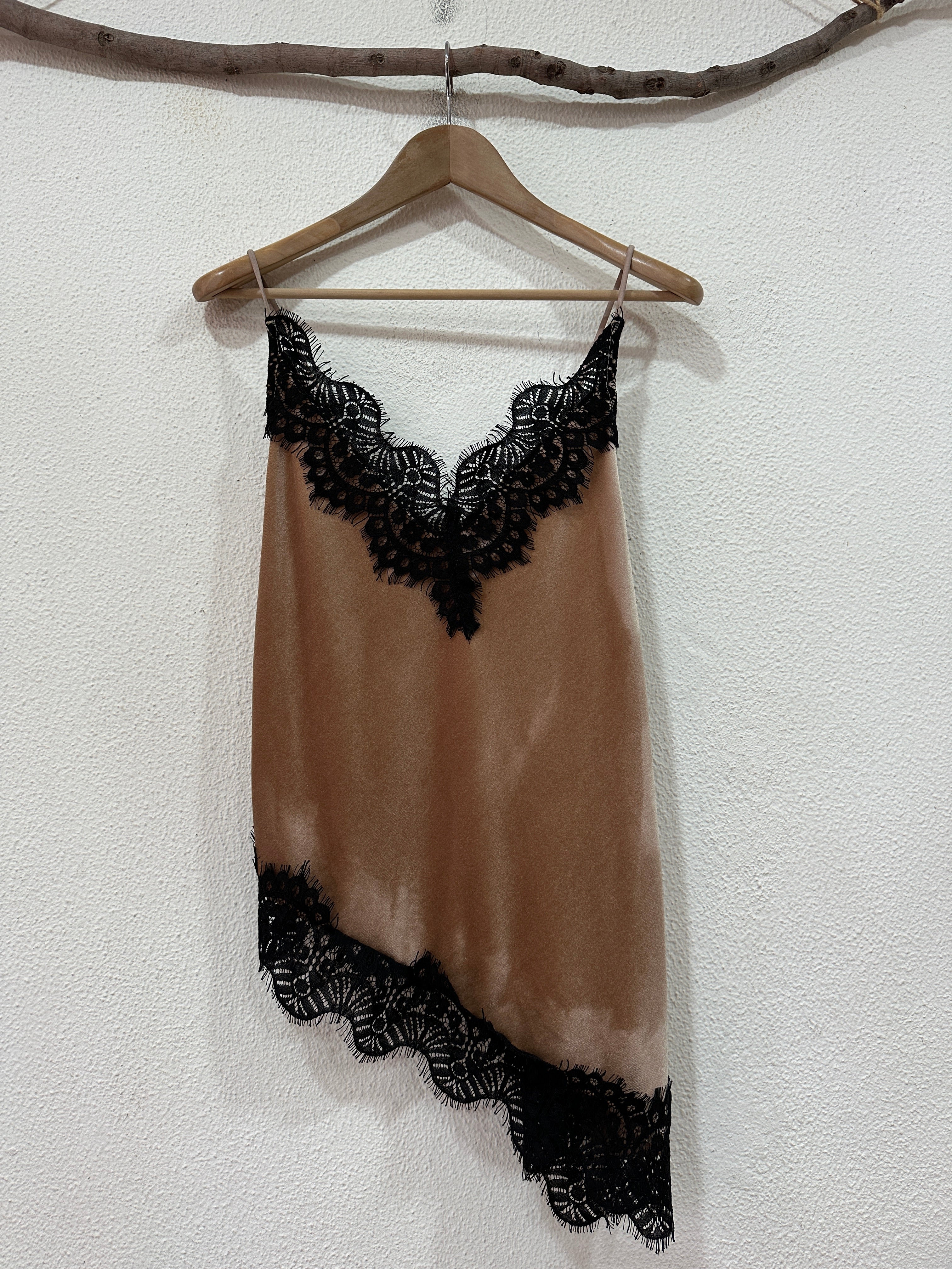 Top assimétrico de veludo c/ renda MARGOT