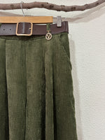 Carica l&#39;immagine nel visualizzatore della galleria,Calças maleáveis tipo bombazina c/cinto EUCALIPTUS
