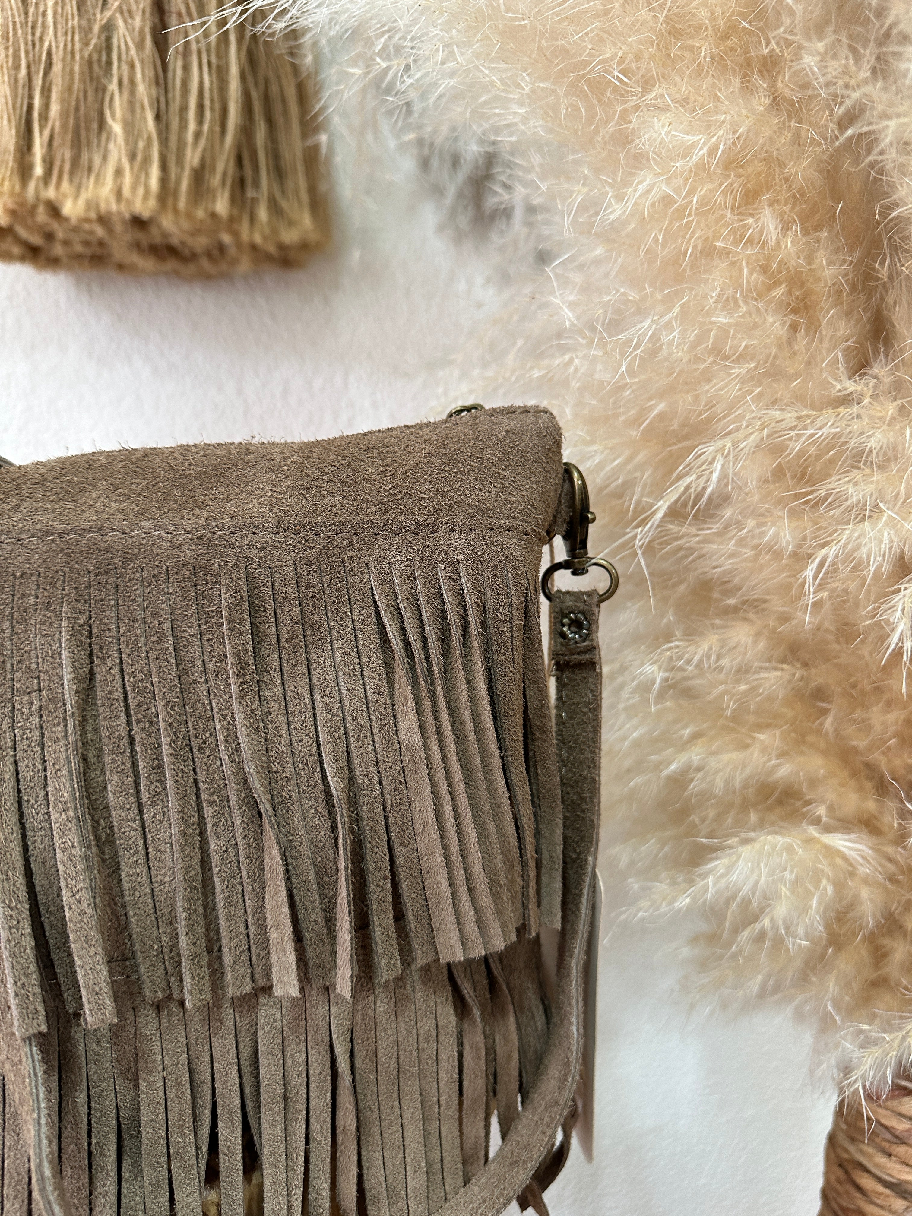 Mala em camurça com franjas RAVENA