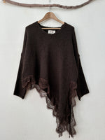 Carregar imagem no visualizador da galeria, Camisola de malha assimétrica c/renda CATHERINE
