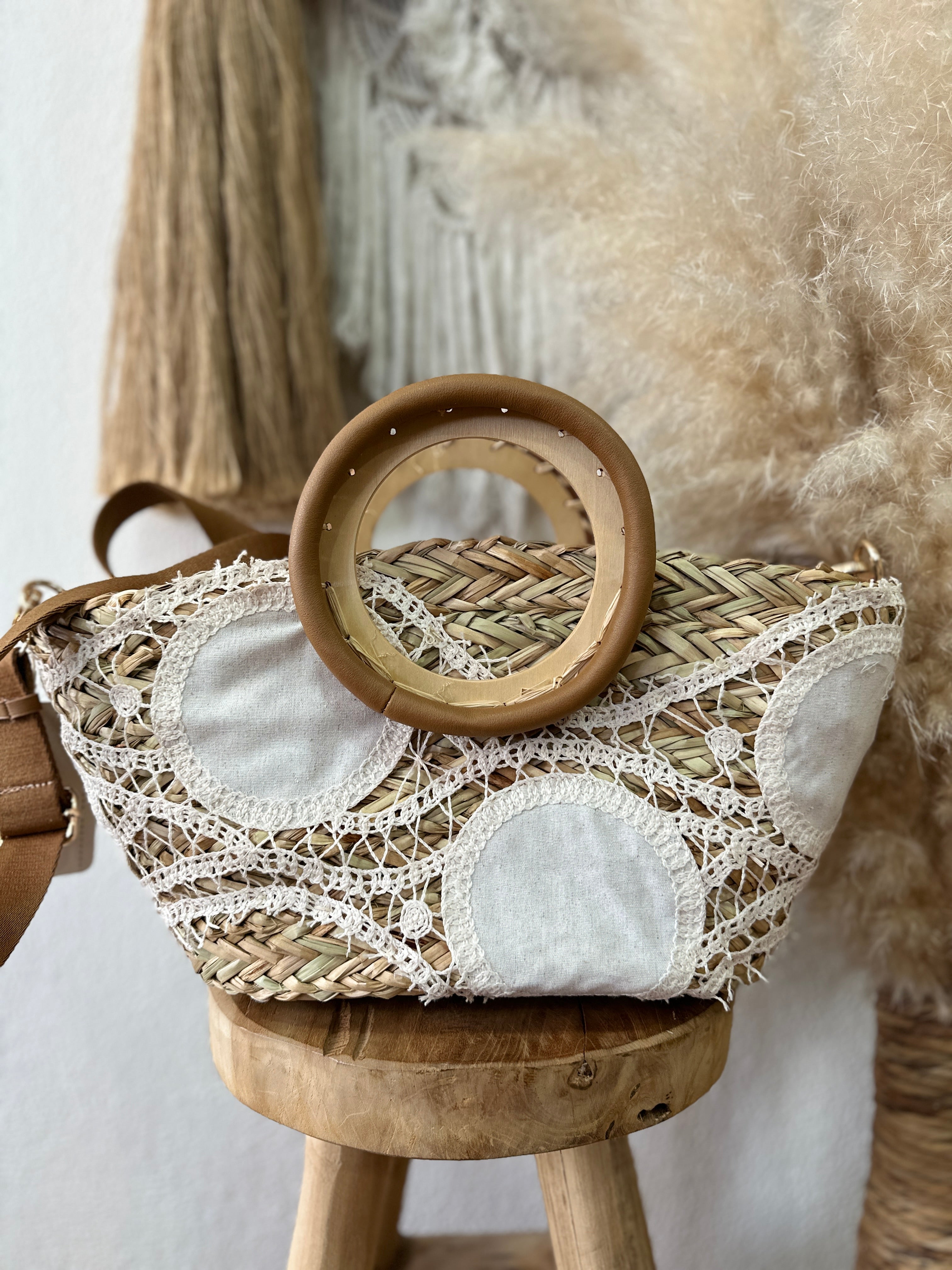 Cesta em verga c/renda CAETANA