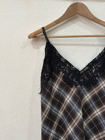 Carregar imagem no visualizador da galeria, Vestido curto em fazenda c/rendas YORKSHIRE
